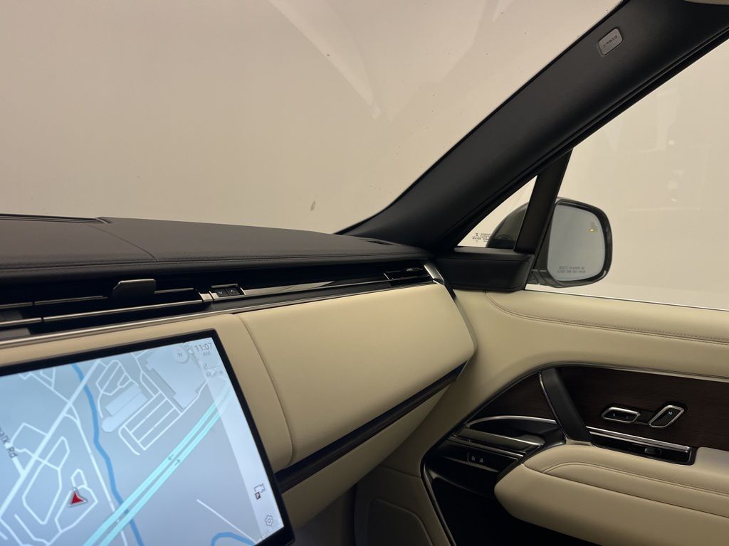 Thumbnail: 2023 Land Rover Range Rover - 22