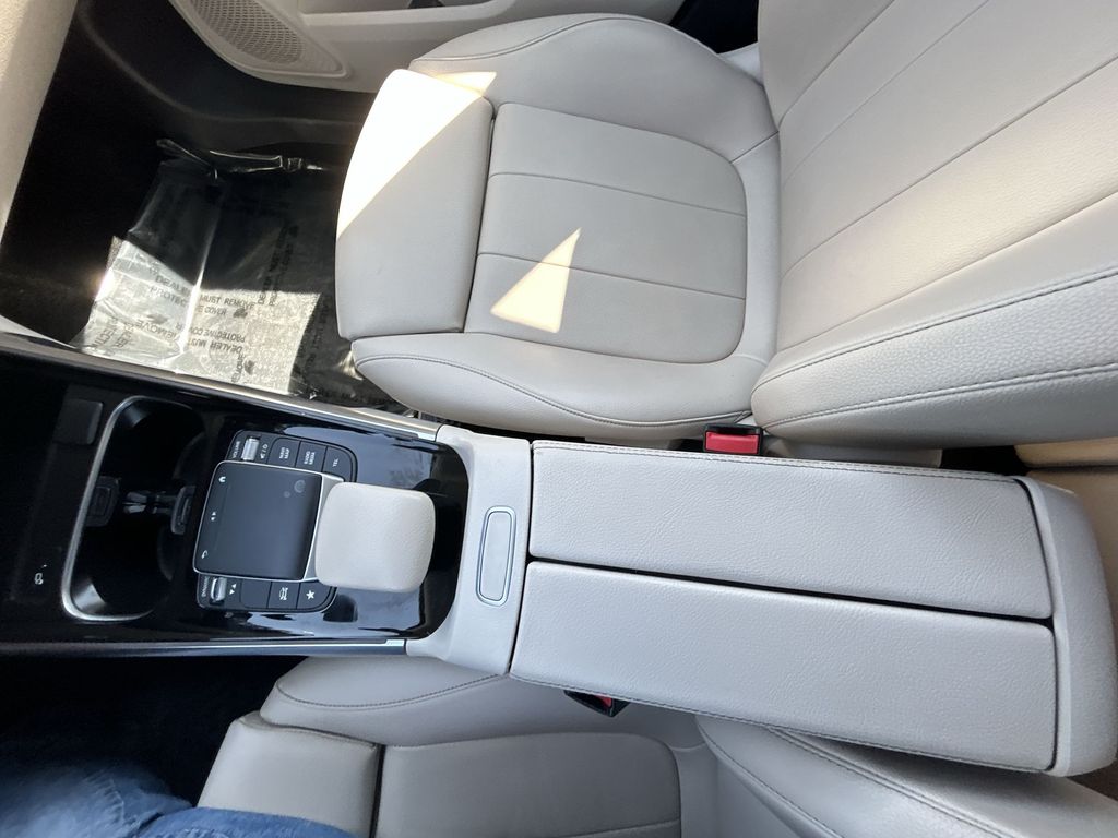 Thumbnail: 2021 Mercedes-Benz GLB - 20