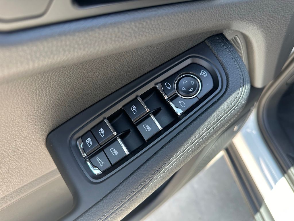 2024 Porsche Macan  14