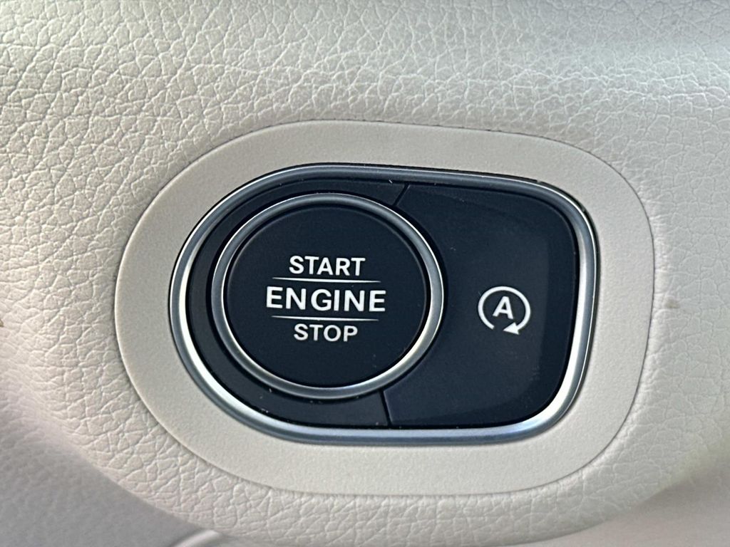 Thumbnail: 2026 Mercedes-Benz GLE - 28