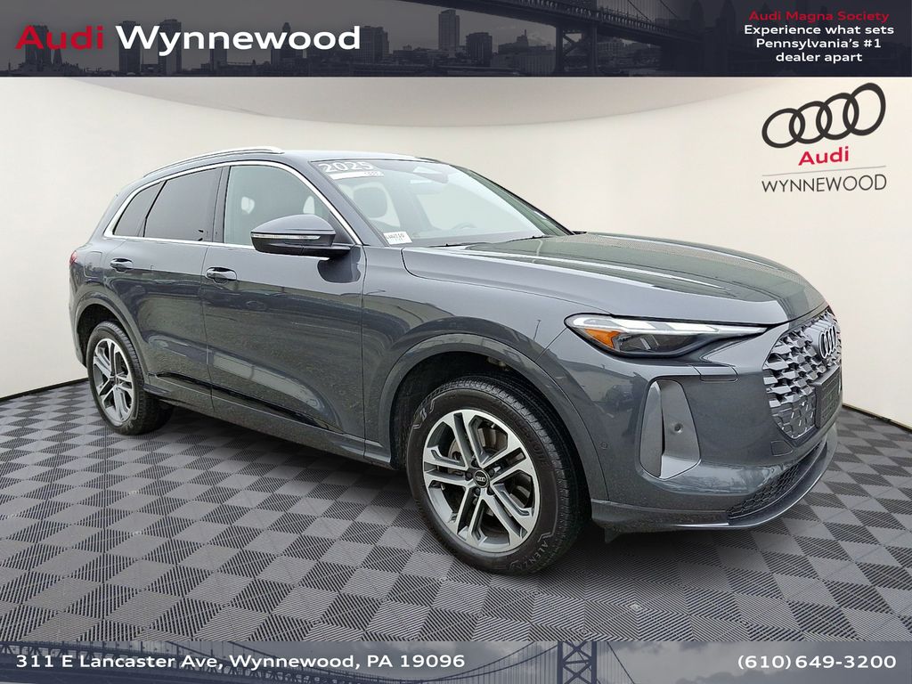 Tambora Gray Metallic 2025 Audi Q5 quattro Premium 40 TFSI SUV / Crossover All-Wheel Drive 7-Speed Automatic