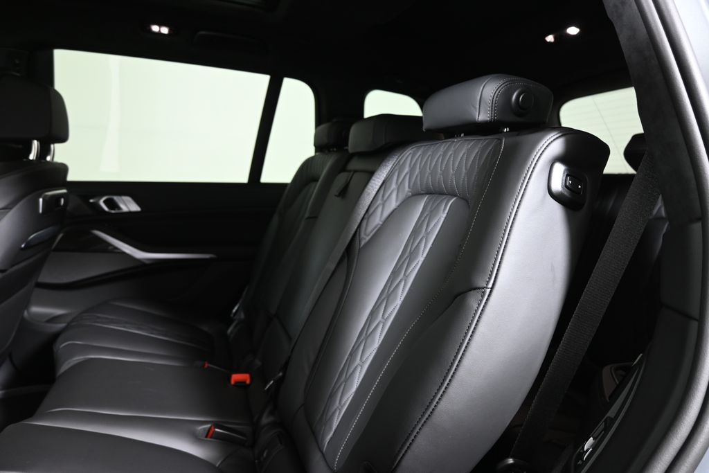 Thumbnail: 2026 BMW X7 - 4