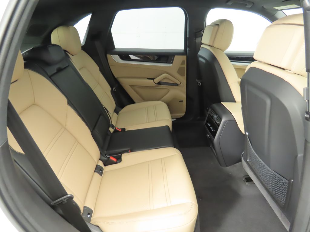 Thumbnail: 2025 Porsche Cayenne - 25