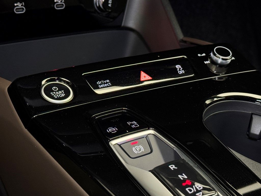 2025 Audi e-tron Premium 27