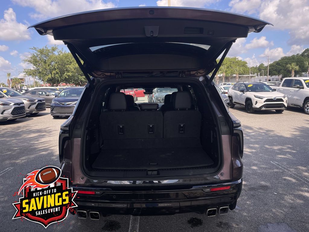 Used 2025 Chevrolet Traverse SUV