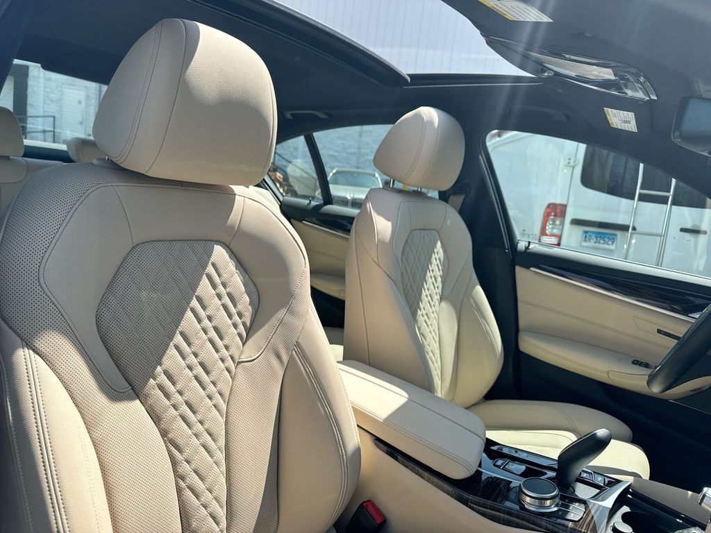 2022 BMW 5 Series 540i xDrive 26
