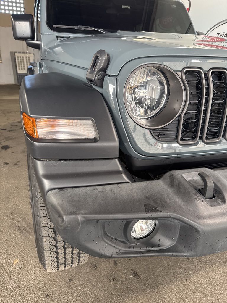 Thumbnail: 2024 Jeep Wrangler - 15