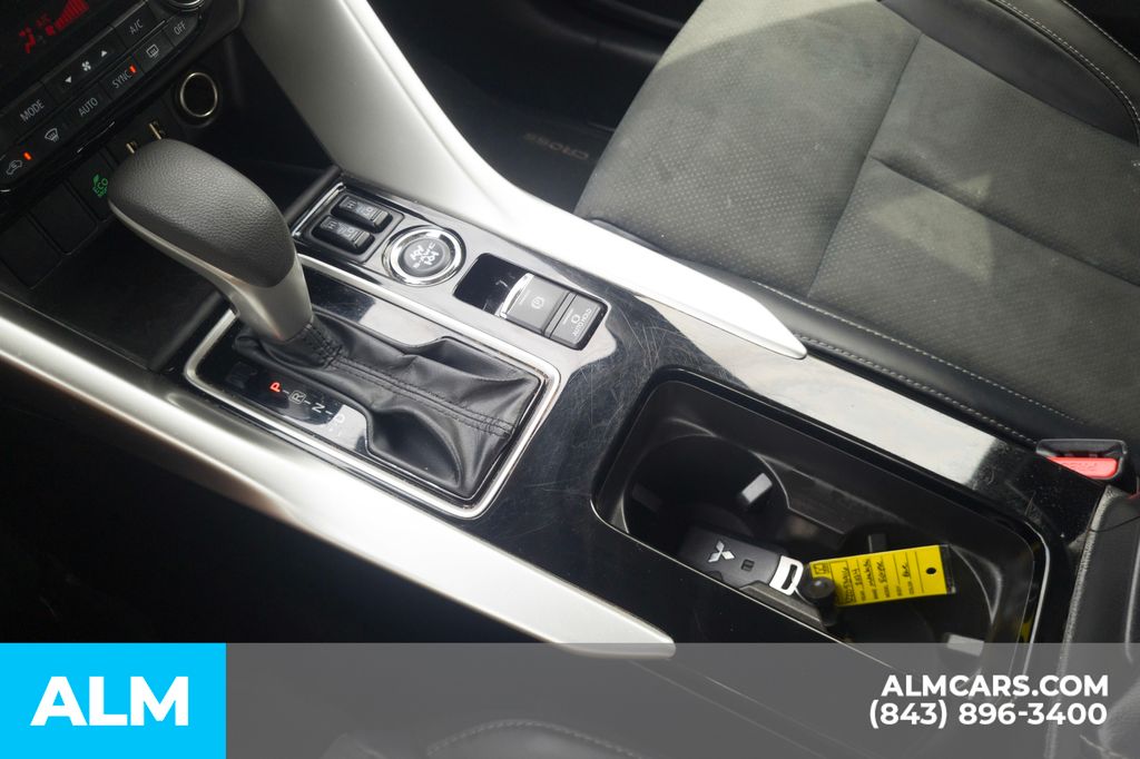 Used 2024 Blue Mitsubishi SE image 28