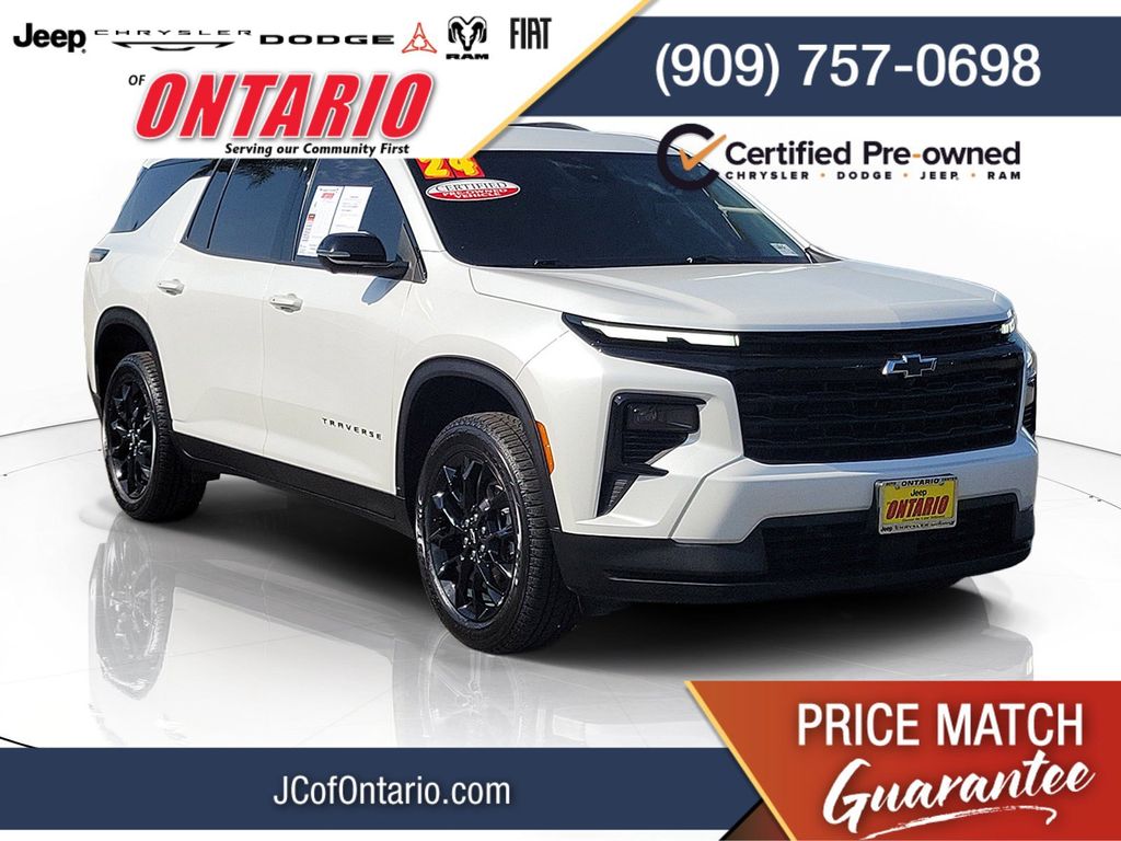 White (Iridescent Pearl Tricoat) 2024 Chevrolet Traverse SUV / Crossover Four-Wheel Drive 8-Speed Automatic