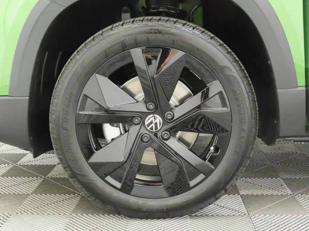 2025 Volkswagen Taos SE 31