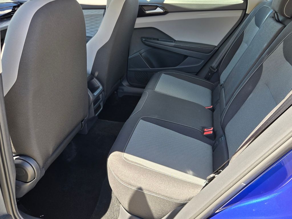 2024 Volkswagen Taos - $17,500