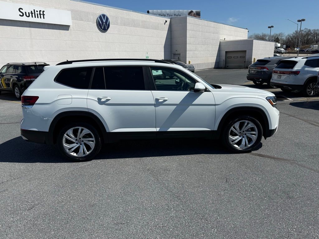 2022 Volkswagen Atlas 3.6L V6 SE w/Technology White at Sutliff Volkswagen