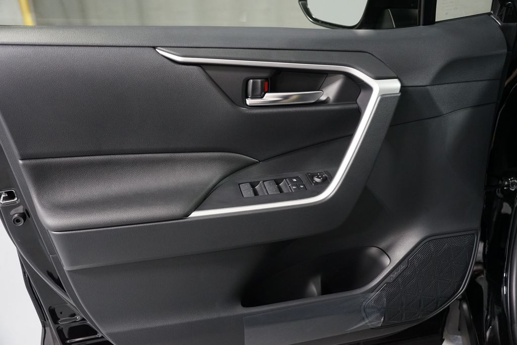 Thumbnail: 2025 Toyota RAV4 - 30