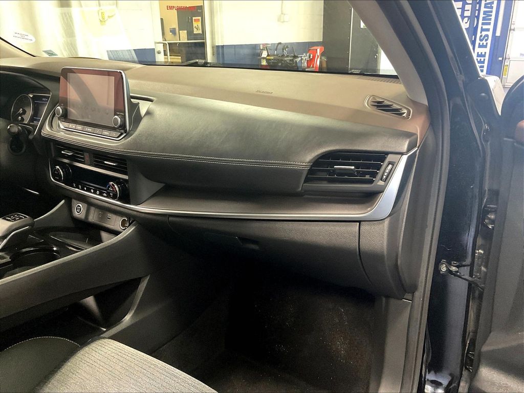 2023 Nissan Rogue — photo 13