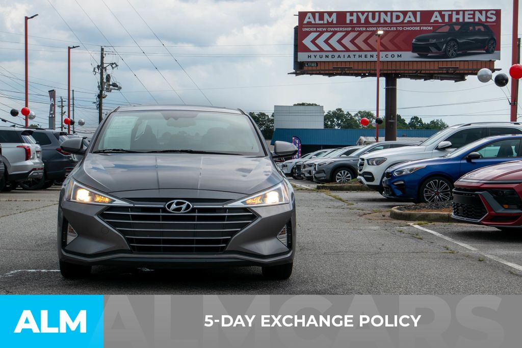 2020 Hyundai Elantra Value Edition photo 3