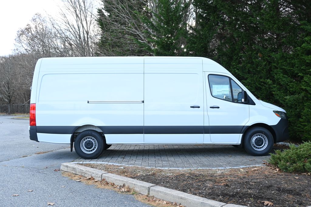 Thumbnail: 2025 Mercedes-Benz Sprinter - 8