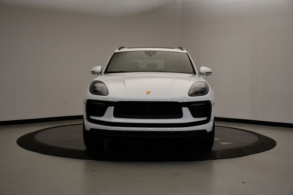 Thumbnail: 2026 Porsche Macan - 10