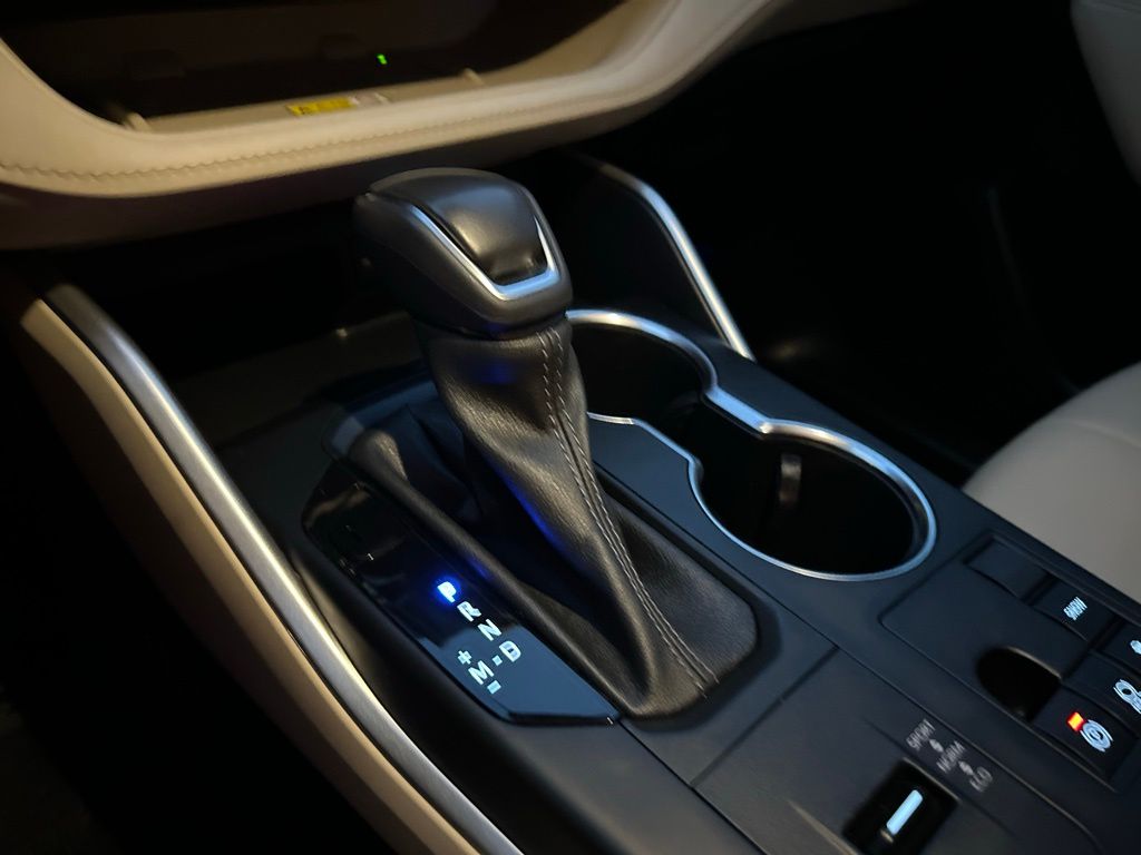 Thumbnail: 2023 Toyota Highlander - 28