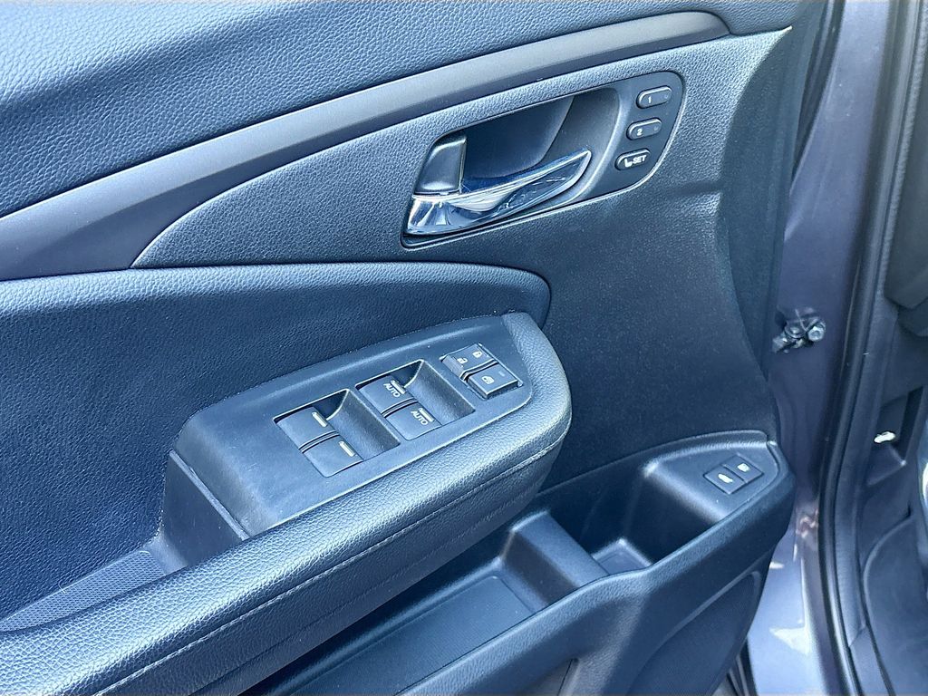 Used 2021 Gray Honda EX-L image 17