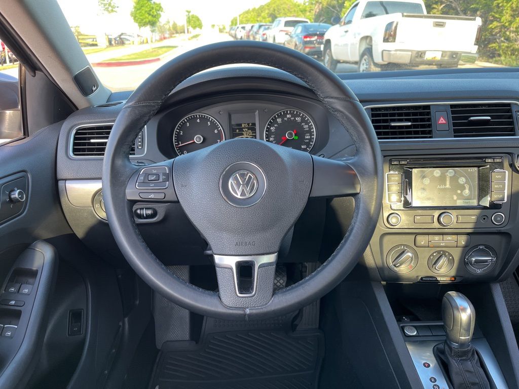 2014 Volkswagen Jetta SEL 16