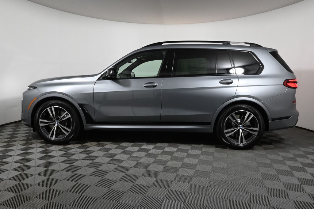 2025 BMW X7 M60i 2