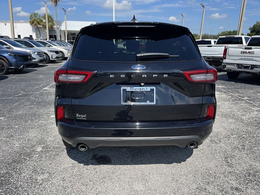 2023 Ford Escape ST-Line 5