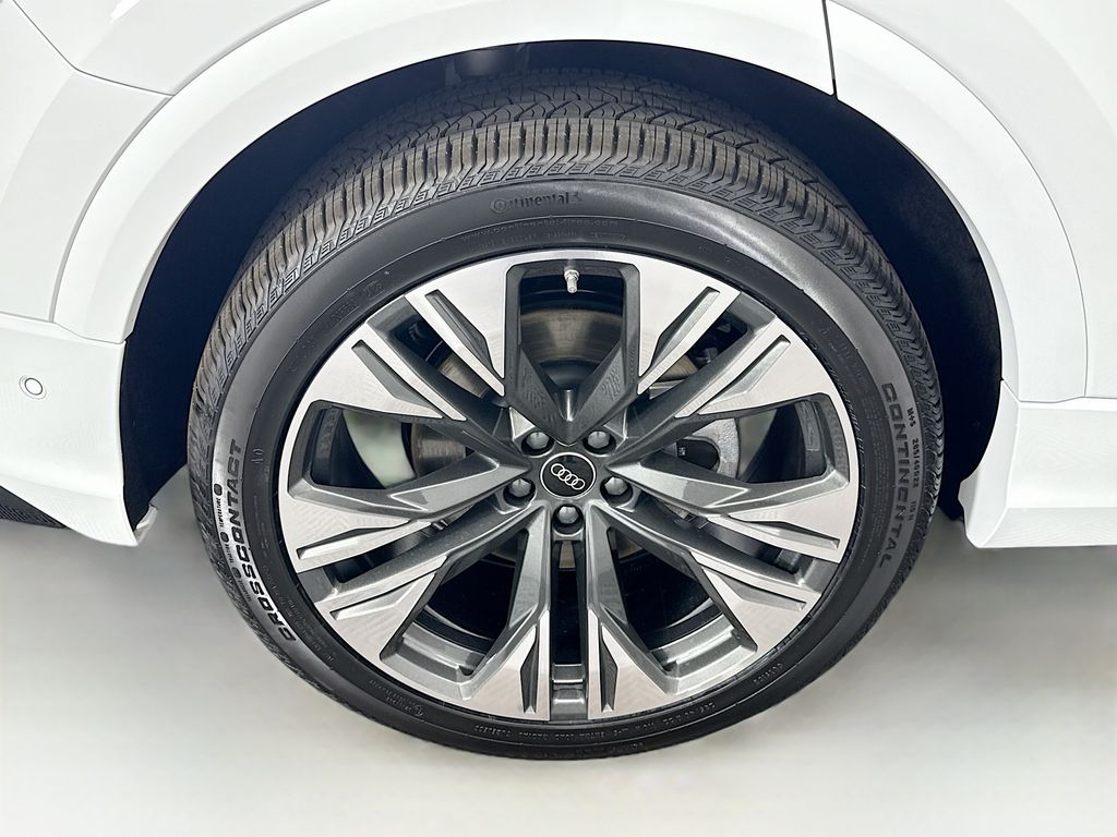 Thumbnail: 2026 Audi Q8 - 32