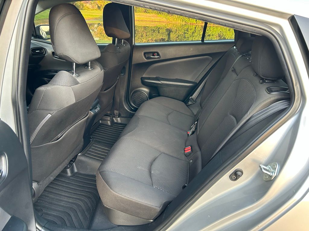 2022 Toyota Prius Limited 12