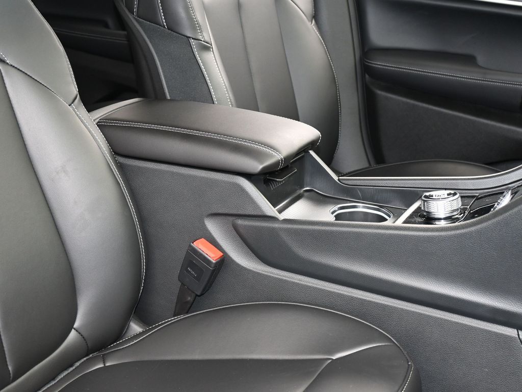 New 2026 Diamond Black Crystal Pearlcoat Jeep Limited image 39