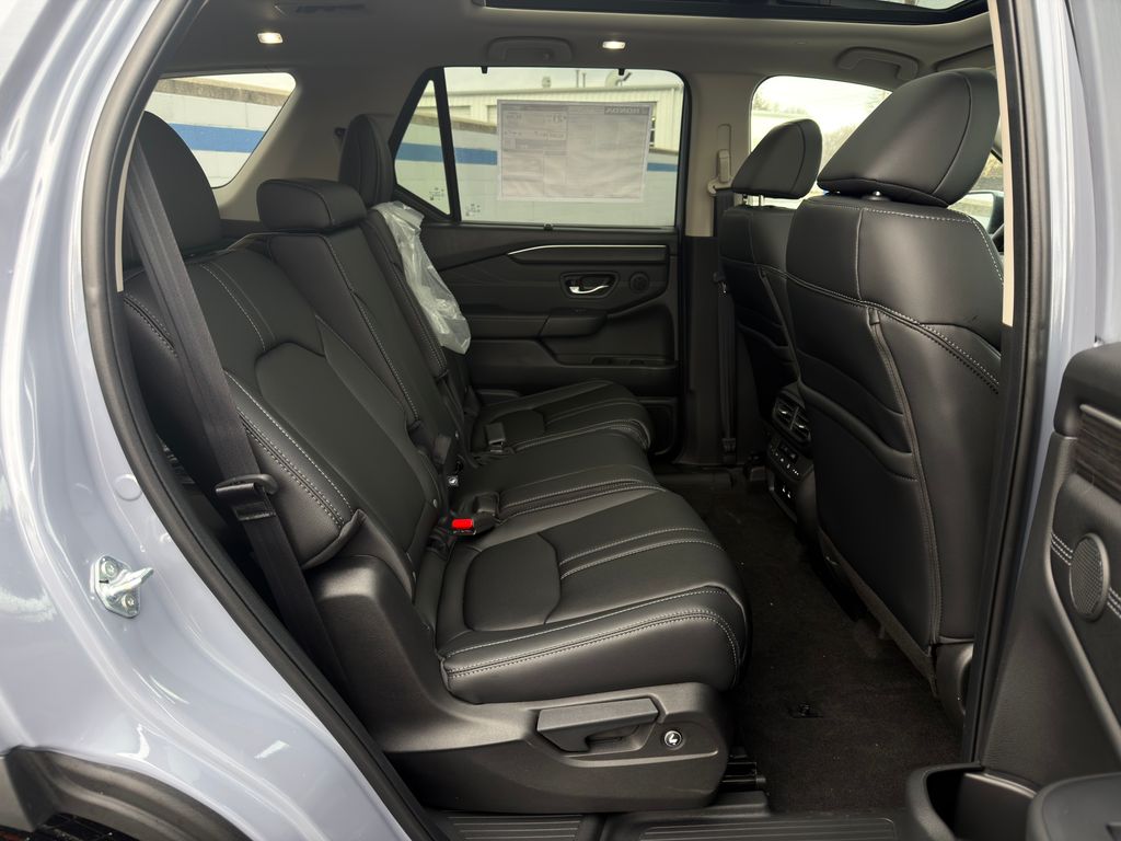 Thumbnail: 2026 Honda Pilot - 25