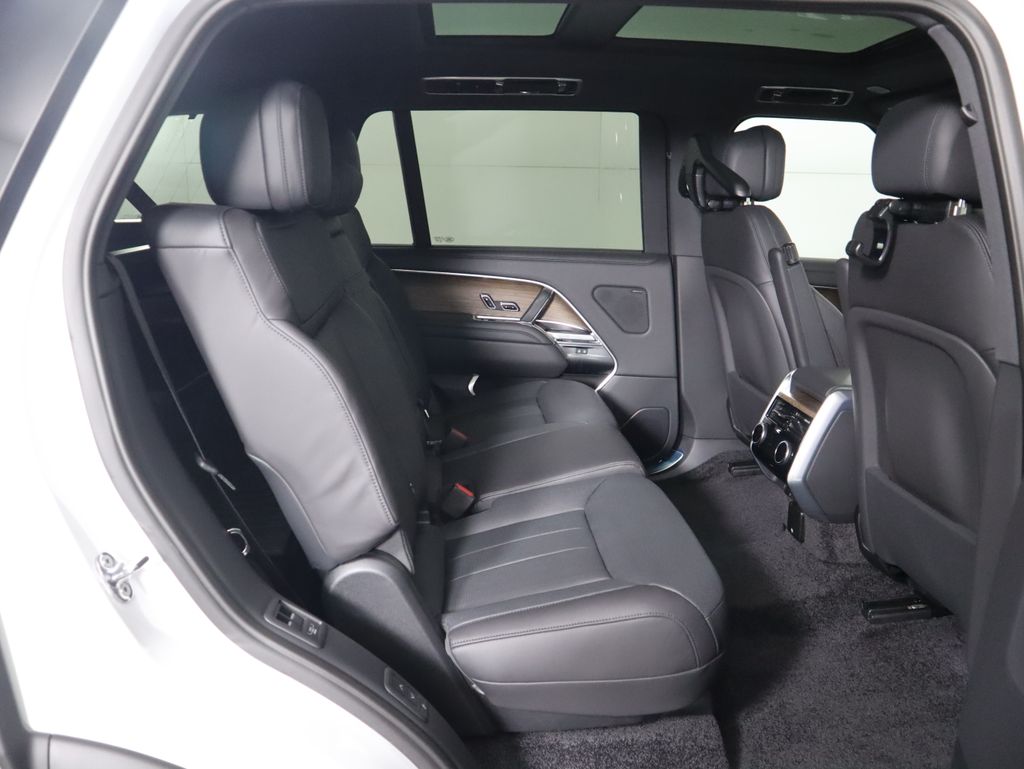 Thumbnail: 2025 Land Rover Range Rover - 23