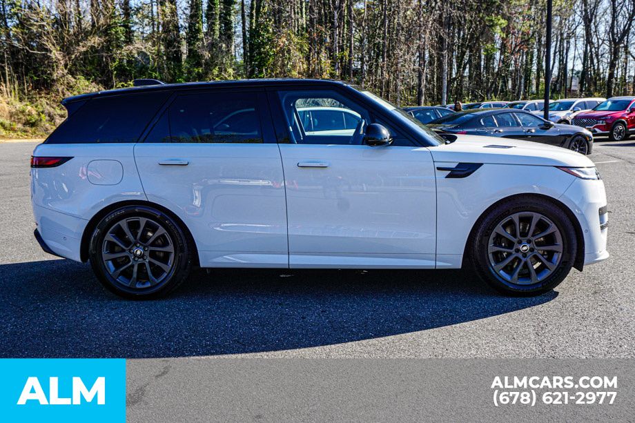 Used 2023 White Land Rover SE Dynamic image 8