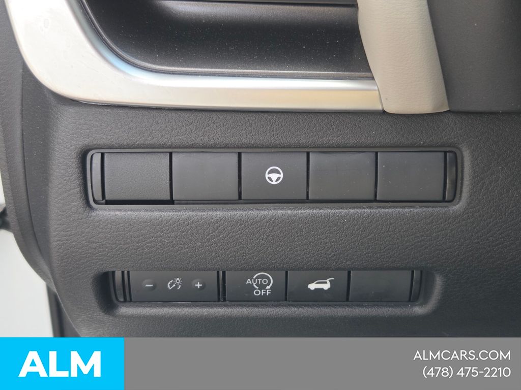 Used 2025 White Nissan SV image 27