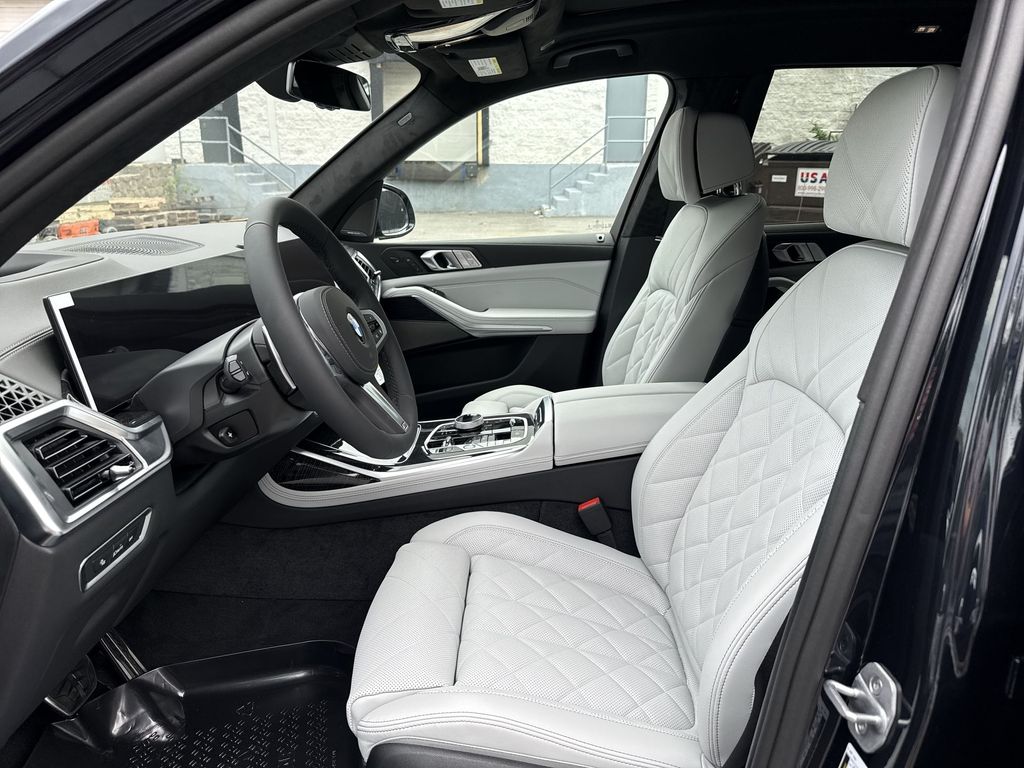 Thumbnail: 2027 BMW X7 - 11
