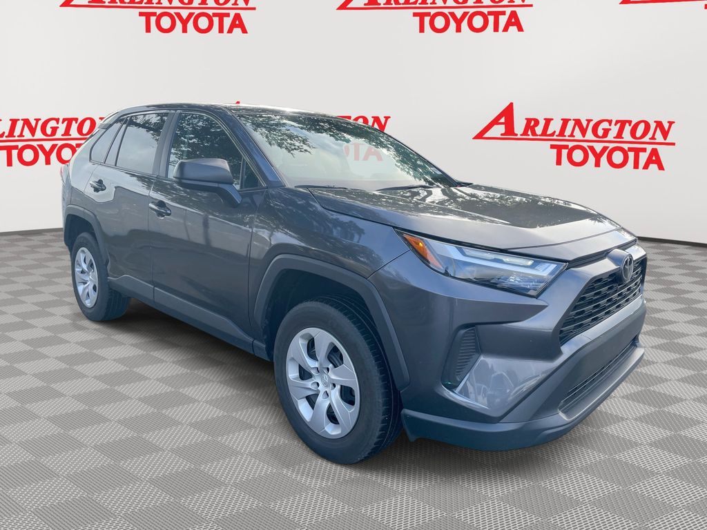 2024 Toyota RAV4 LE's photo