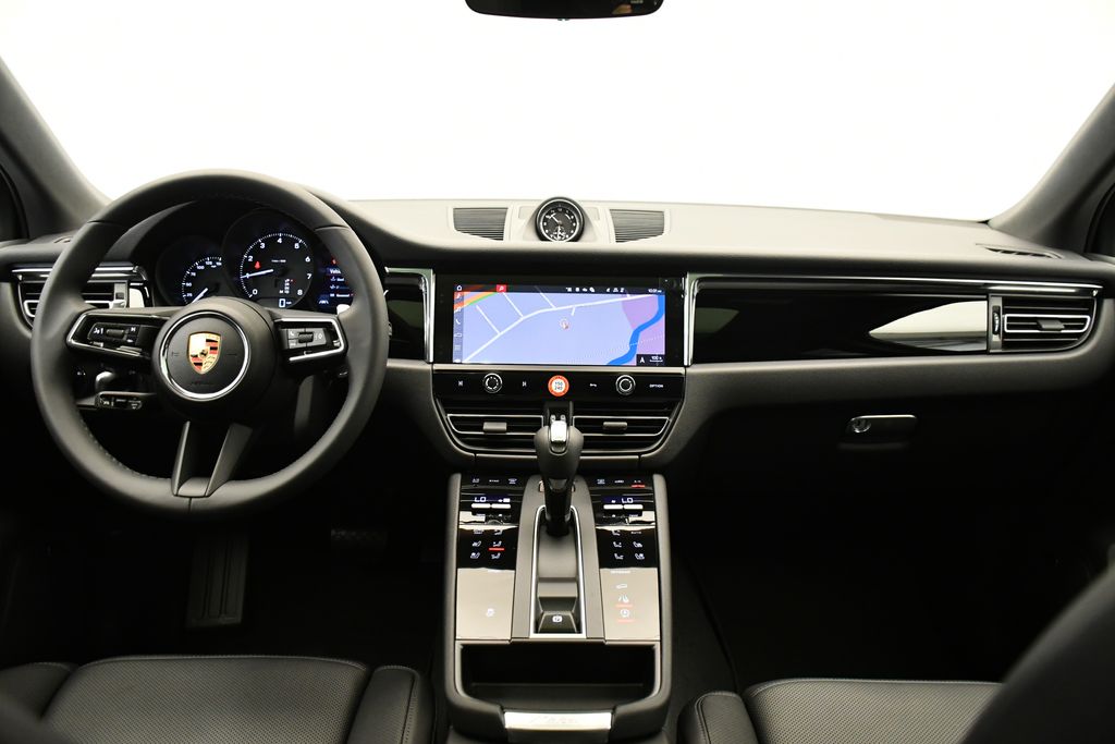 Thumbnail: 2025 Porsche Macan - 21