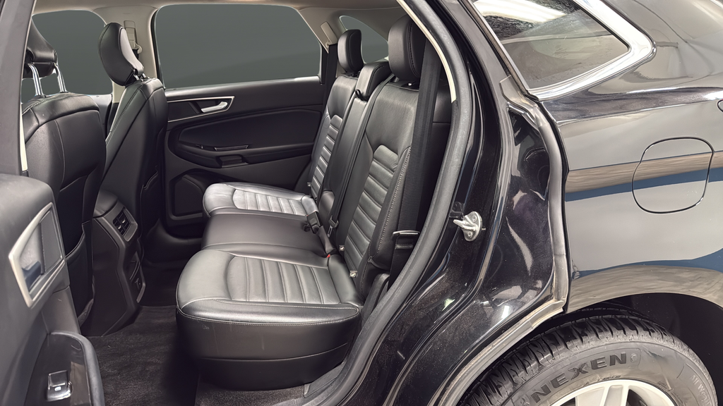 Used 2018 Shadow Black Ford SEL image 23