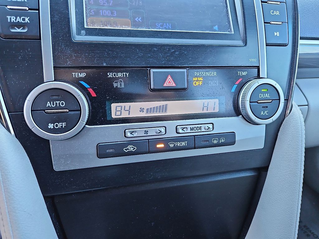 Thumbnail: 2012 Toyota Camry - 18