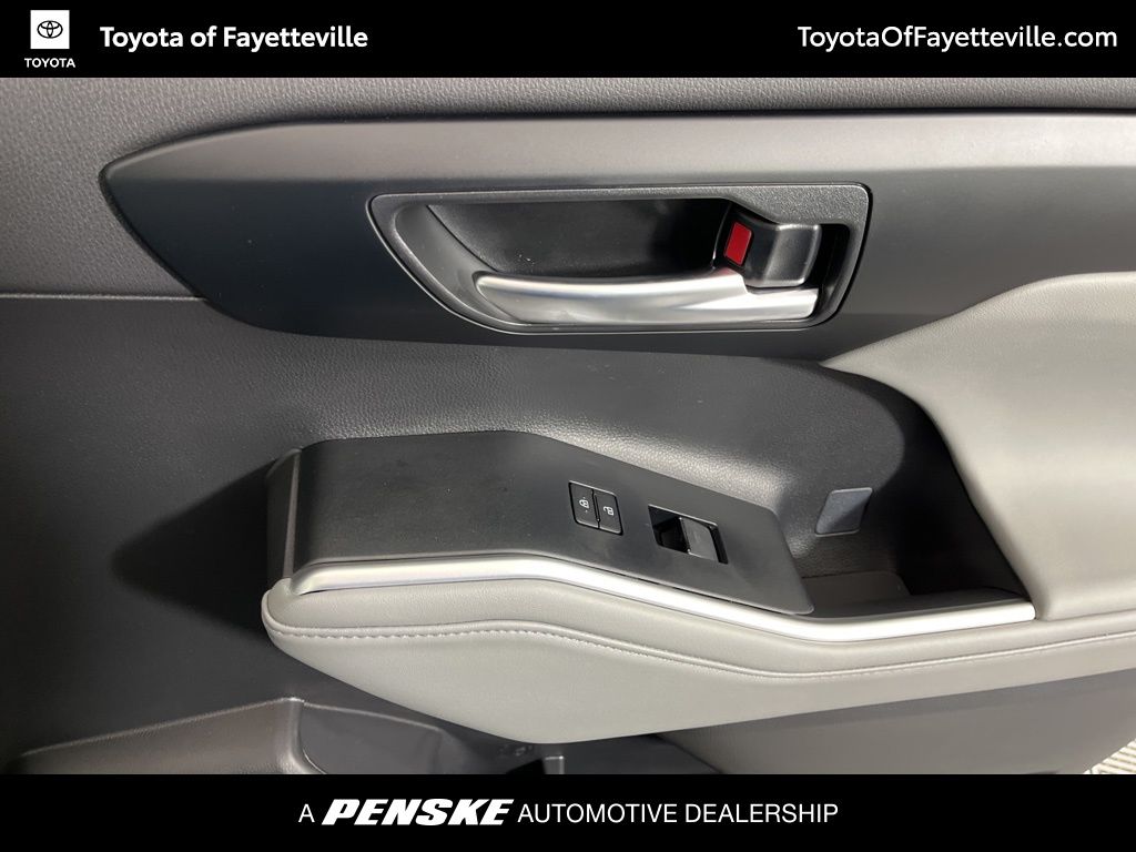 2025 Toyota Highlander XLE 25