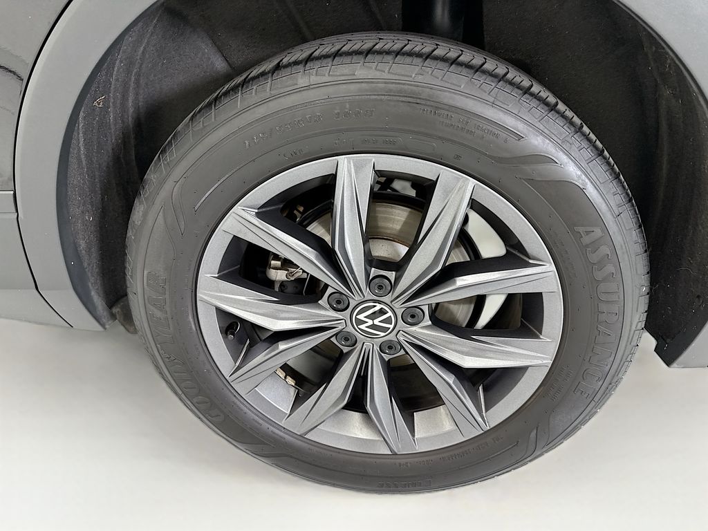 Thumbnail: 2023 Volkswagen Tiguan - 30