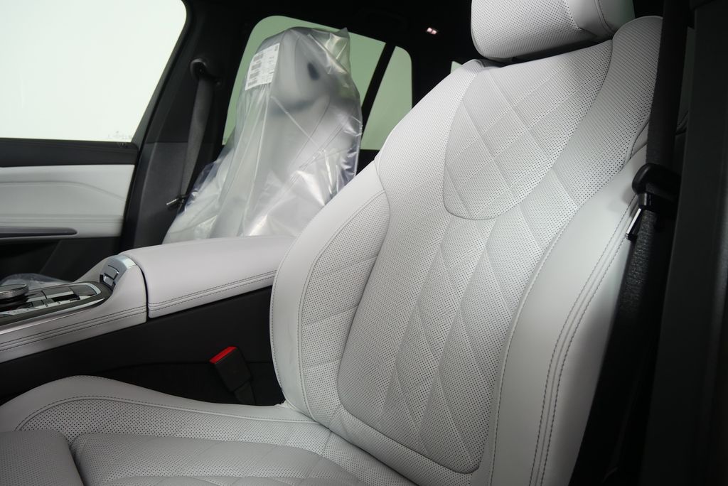 Thumbnail: 2026 BMW X5 - 11