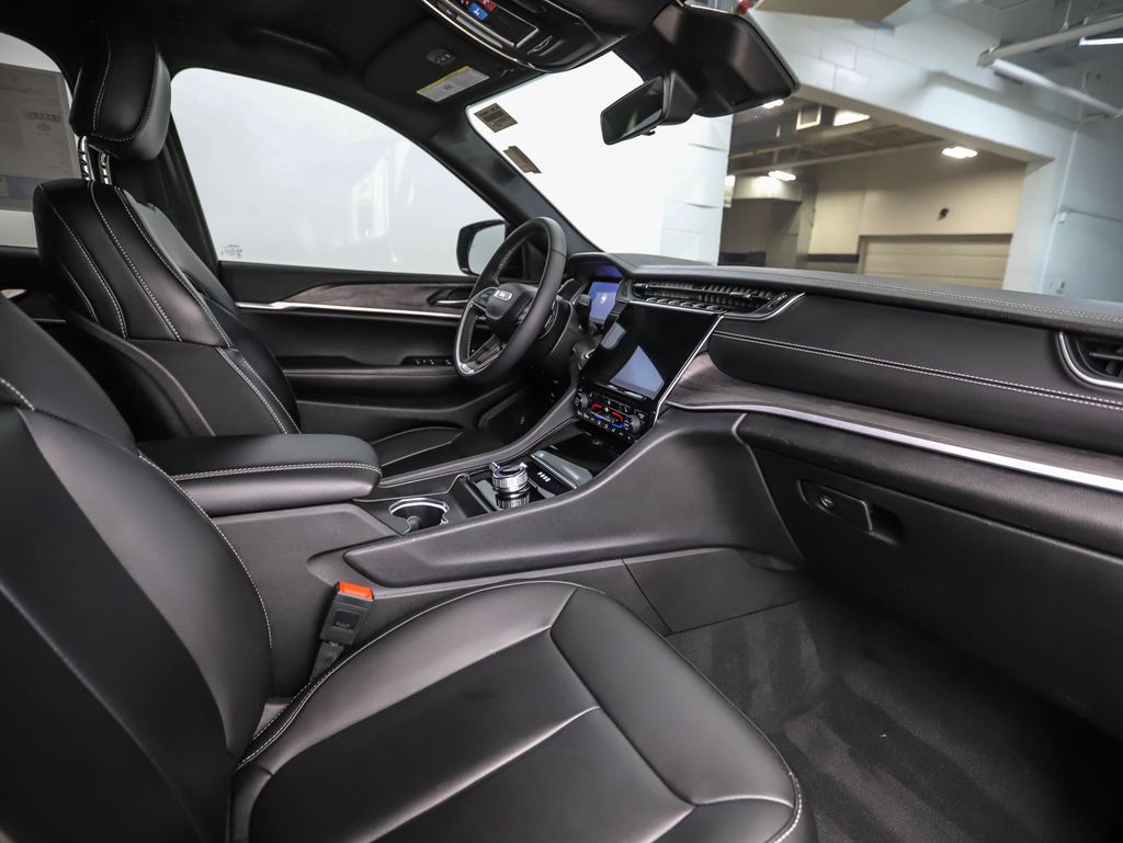 Thumbnail: 2025 Jeep Grand Cherokee - 29