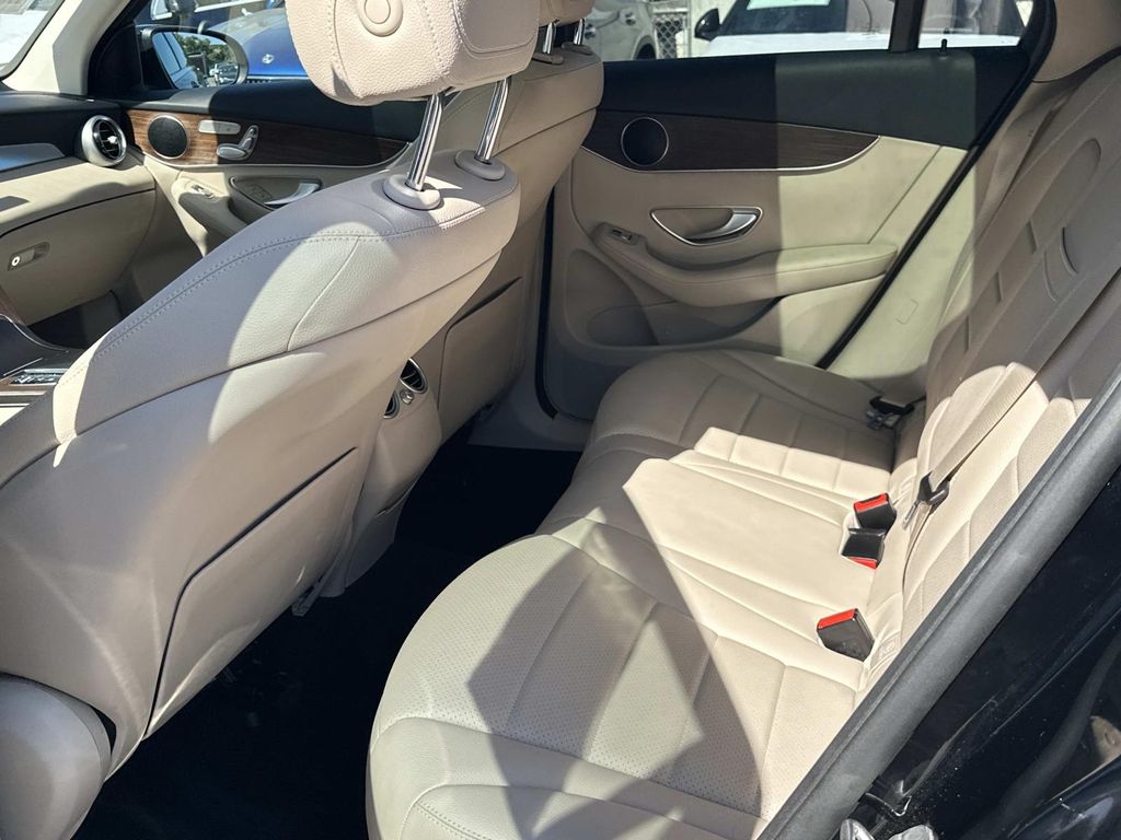 Thumbnail: 2022 Mercedes-Benz GLC - 15