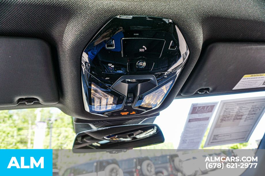Used 2025 White BMW 530i image 34