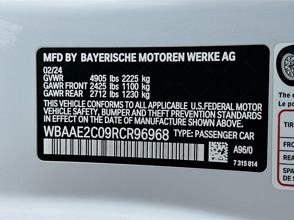 Thumbnail: 2024 BMW 8 Series - 32