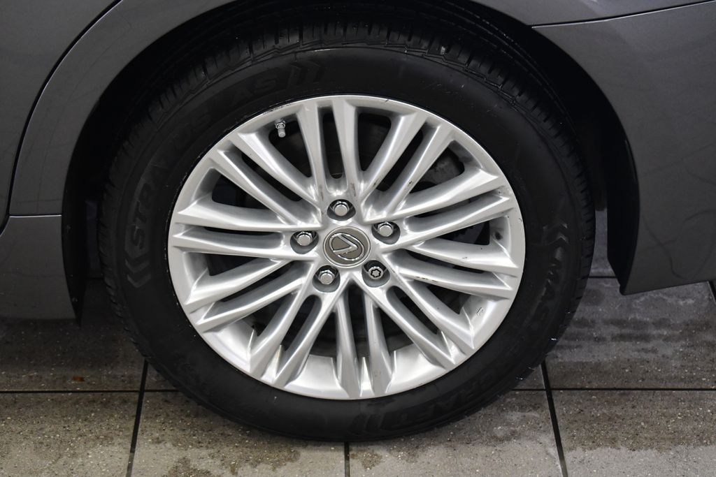 Thumbnail: 2013 Lexus ES - 10