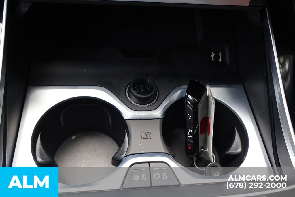 Used 2023 White BMW M60i image 39