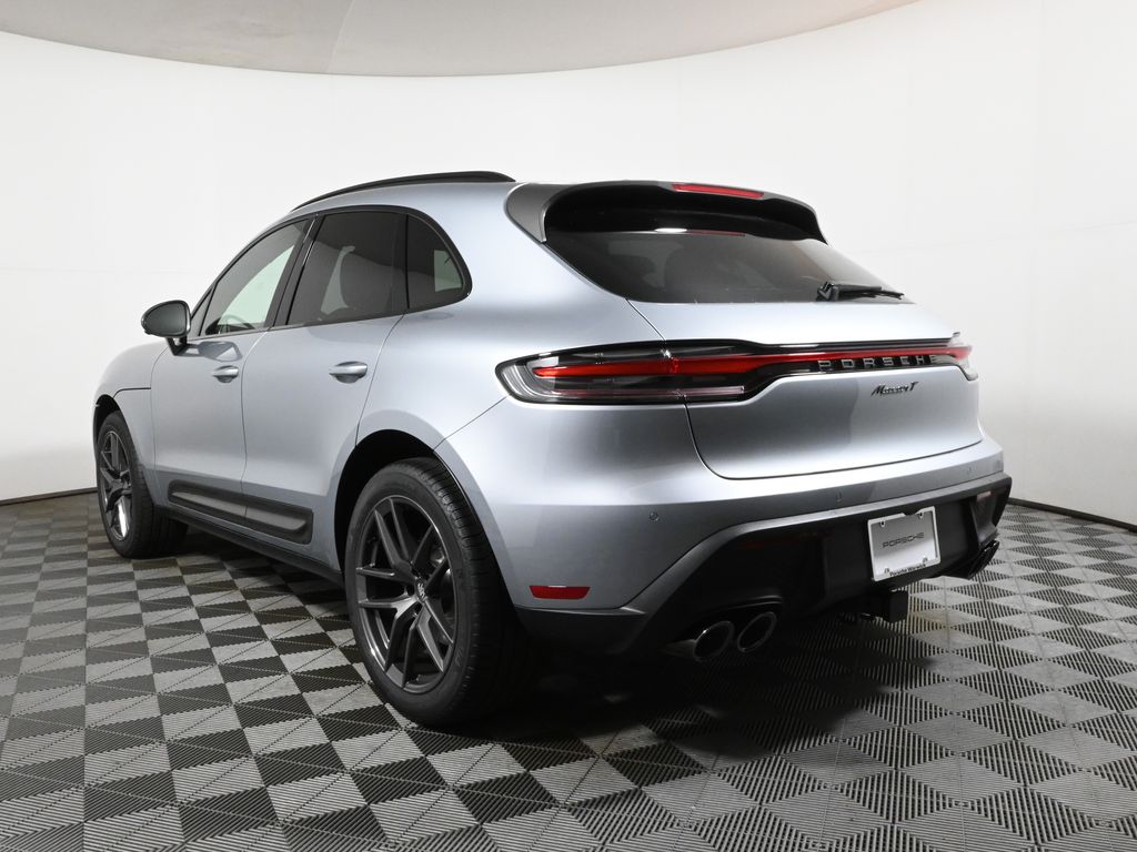 Thumbnail: 2026 Porsche Macan - 3