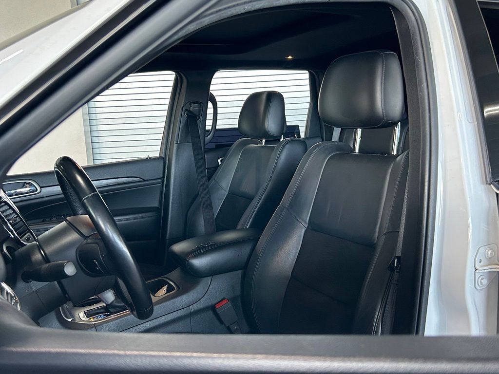 Used 2020 Bright White Clearcoat Jeep Altitude image 15