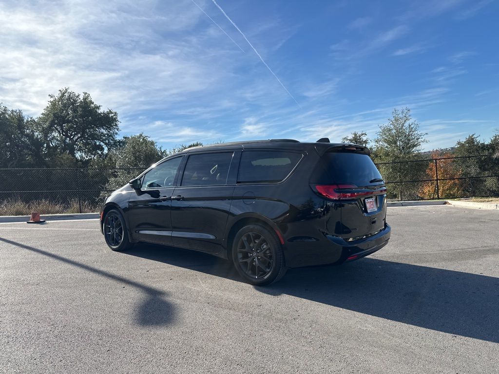 Used Car 2025 Chrysler Pacifica  Limited For Sale Under $40,000 In Austin, Texas